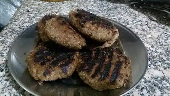 برجر بيتى وطاجن مكرونة بالفرن اتفضلوااا معانا 1 برجر بيتى وطاجن مكرونة بالفرن اتفضلوااا معانا