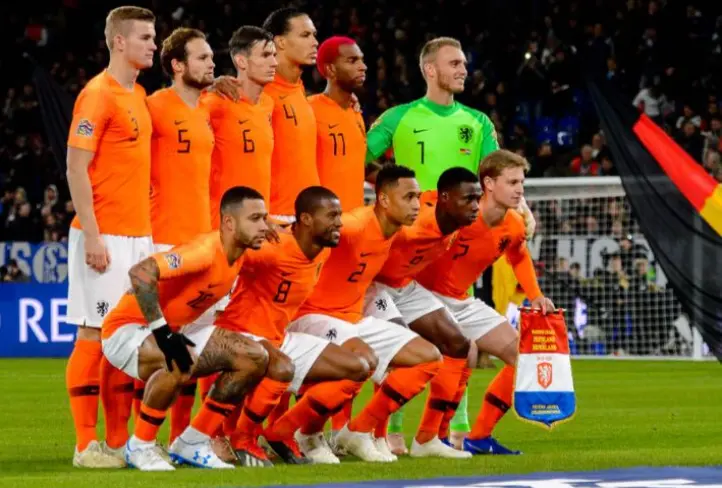 كم عدد بطولات المنتخب الهولندي
