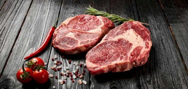 وصفة شرائح اللحم البقري المتبل بالليمون والأعشاب